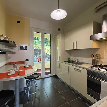 Casa Orny Mezzegra 公寓